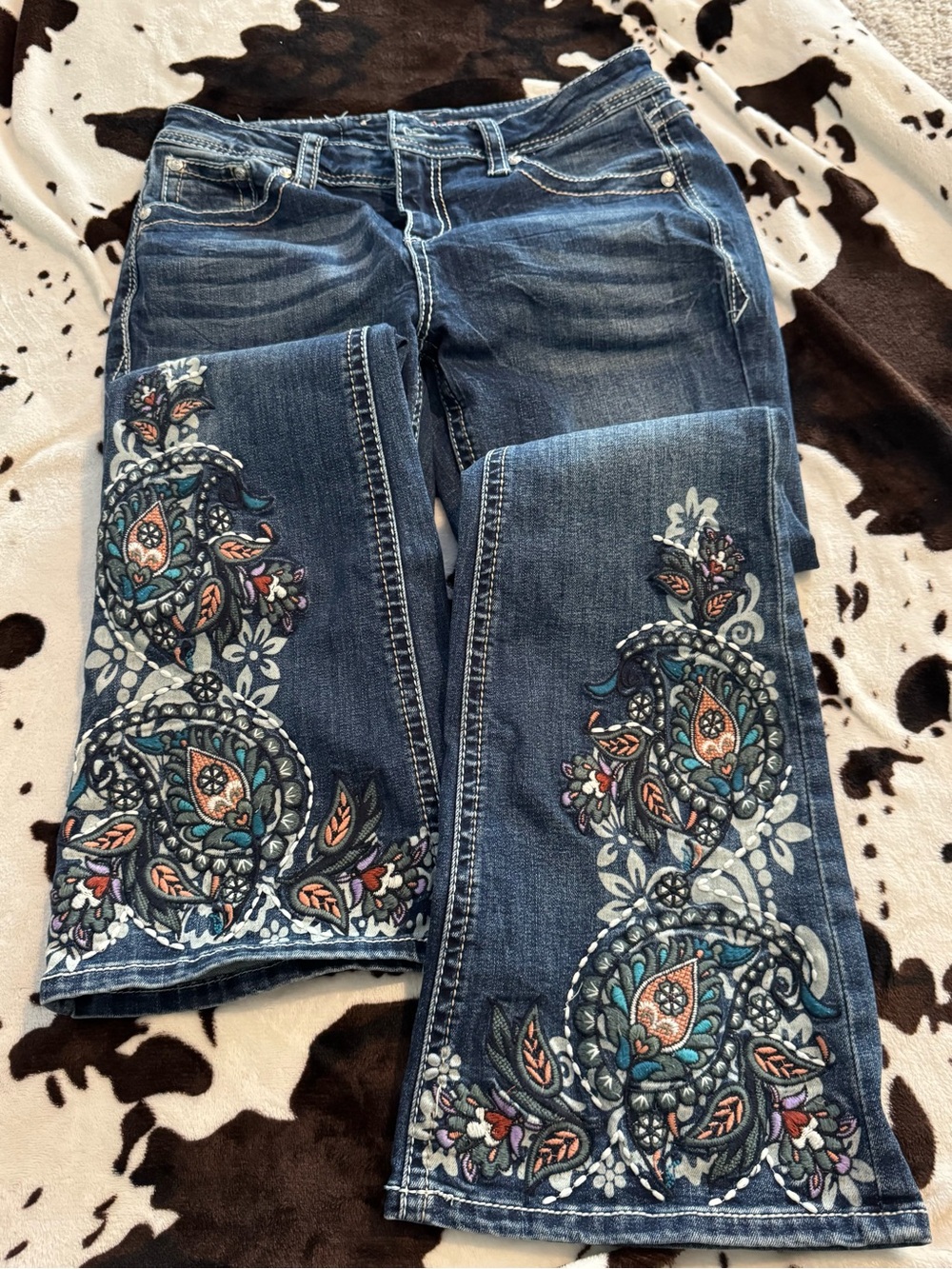 Grace Blue Denim Flare Jeans with Multicolor Paisley Embroidery - Picture 5 of 9